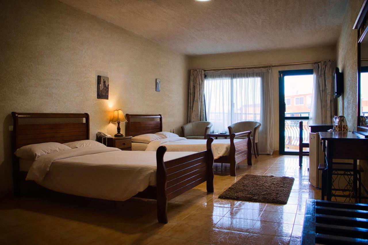 Adham Compound Hotel Кинг-Мариут Экстерьер фото