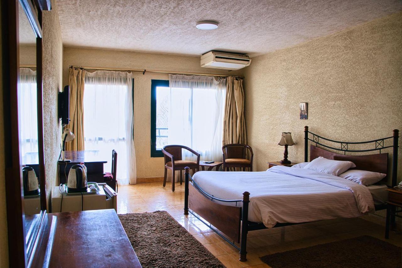 Adham Compound Hotel Кинг-Мариут Экстерьер фото