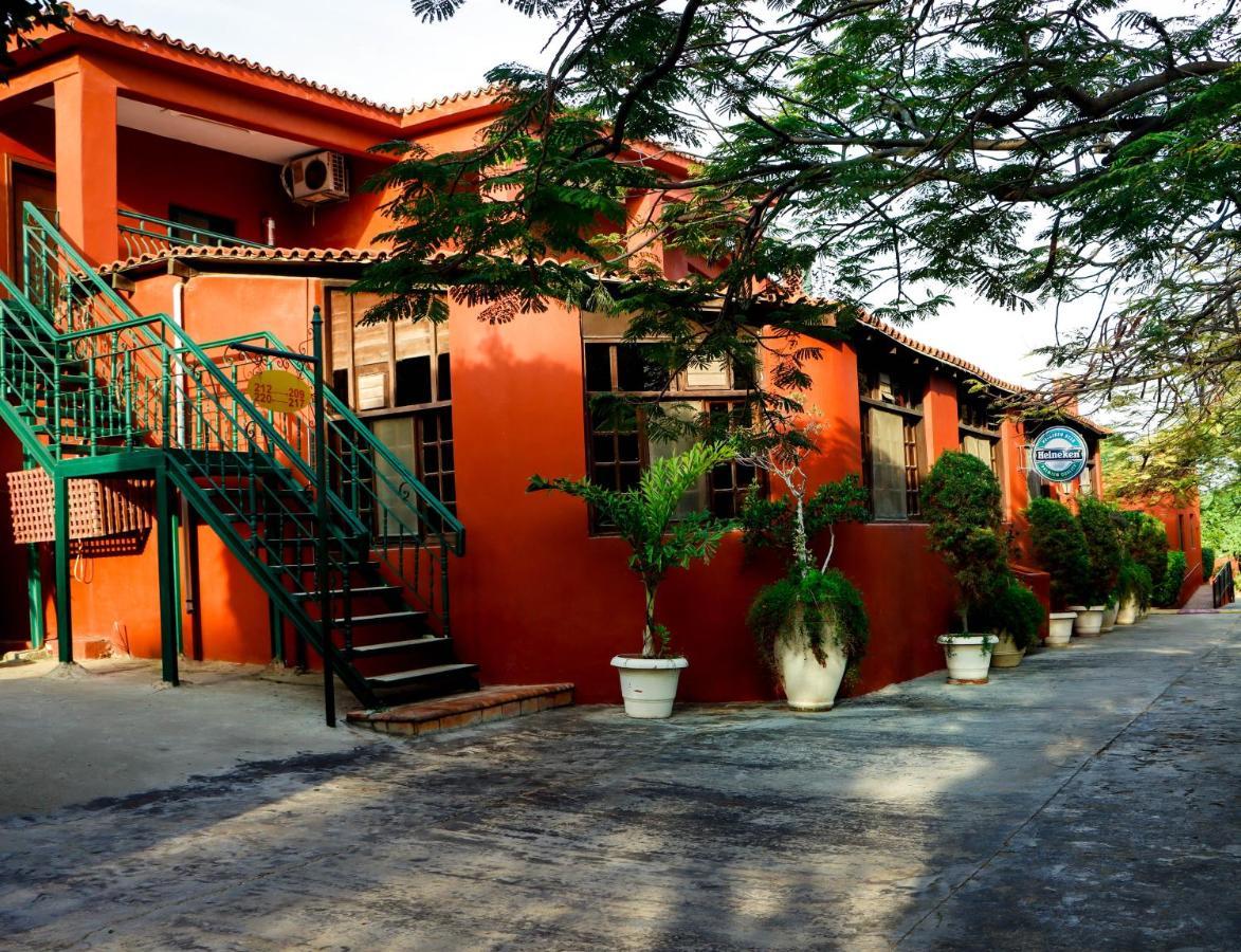 Adham Compound Hotel Кинг-Мариут Экстерьер фото
