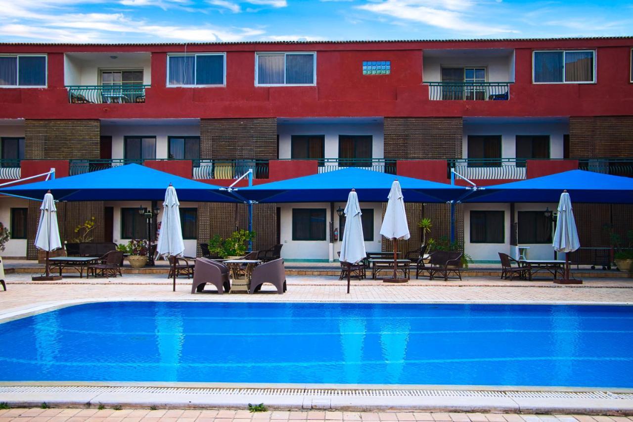 Adham Compound Hotel Кинг-Мариут Экстерьер фото