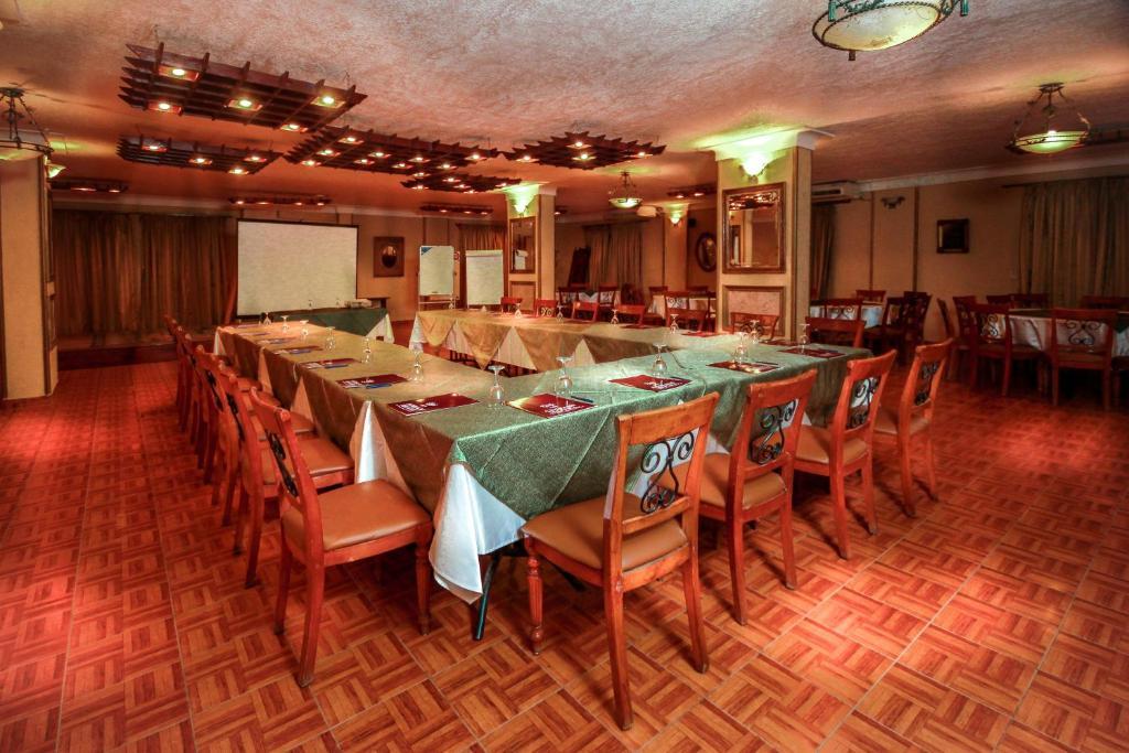 Adham Compound Hotel Кинг-Мариут Экстерьер фото