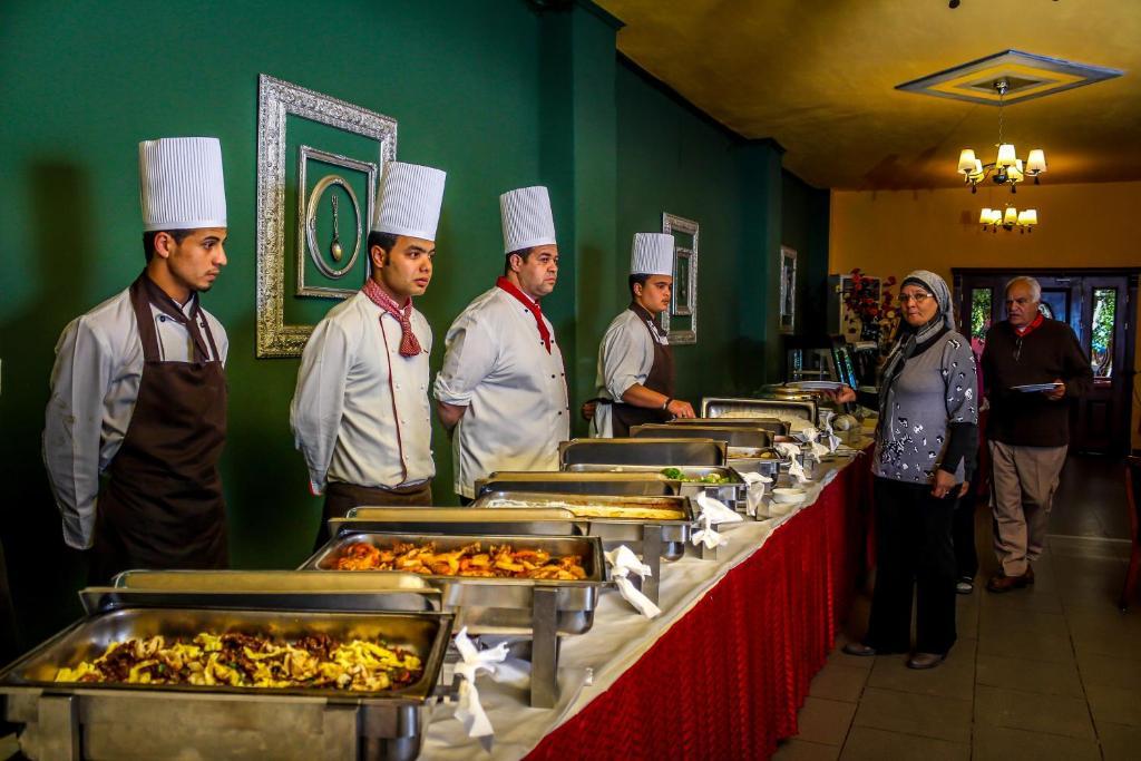 Adham Compound Hotel Кинг-Мариут Экстерьер фото